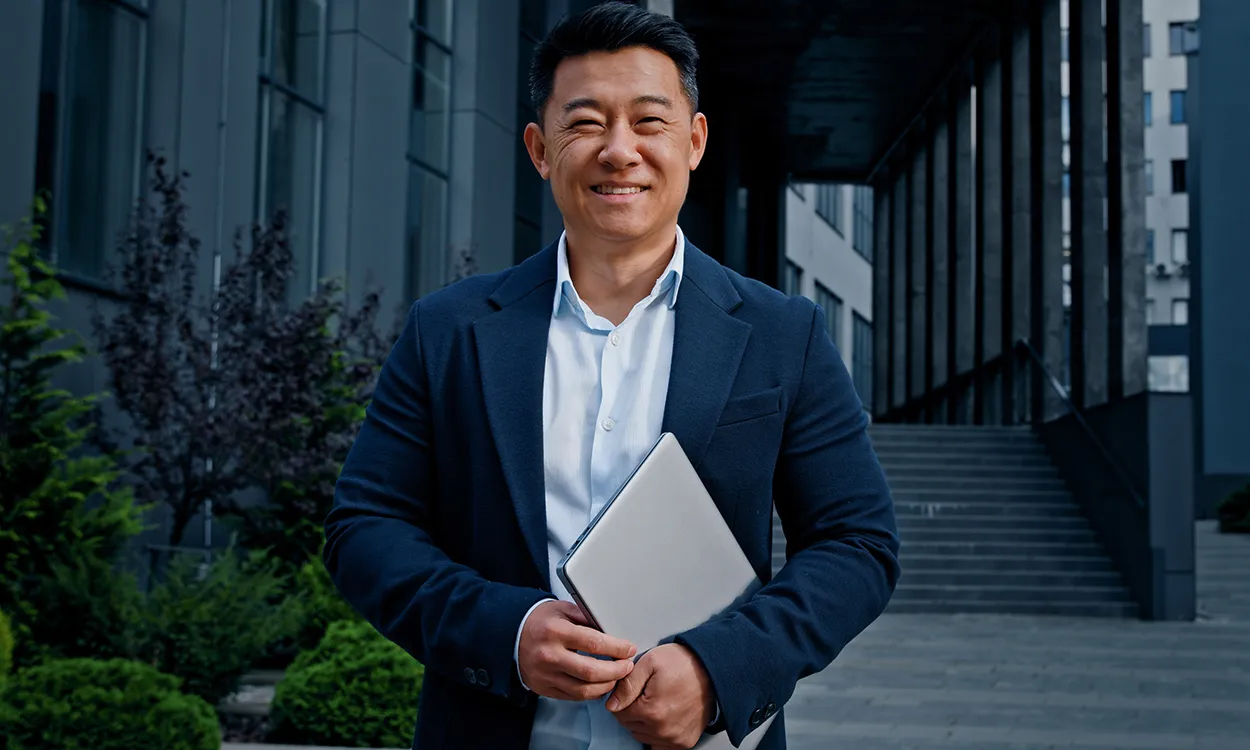 Global Expertise, Local <span>Adv</span>antage